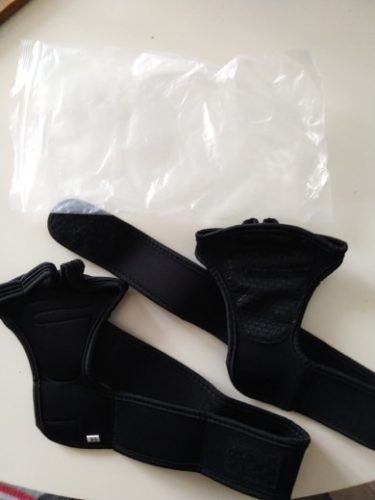 Gym and Fitness Gloves with Grips photo review