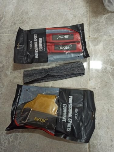 Gym and Fitness Gloves with wrist support and Grips Anti-Skid photo review