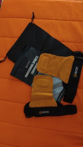 Gym and Fitness Gloves with wrist support and Grips Anti-Skid photo review